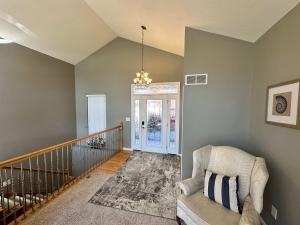 Lake It Easy - Waterfront Getaway with 7 Bedrooms