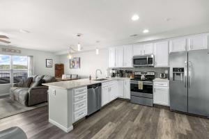 Seascape Cove - Waterfront