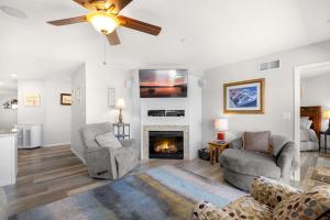 Seascape Cove - Waterfront