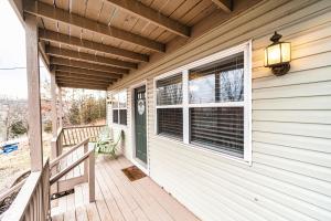 Osage Beach Getaway - Lake Views & Pet Friendly