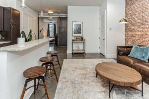 1 Bedroom Loft Near Centennial Park