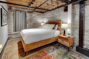 2 Separate Units with Exclusive Access to Club