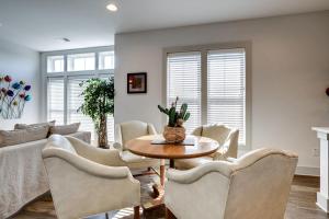 Quiet Condo - Prime Locale within mins to DT