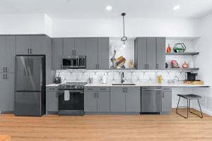 Pure Texas Poolside Oasis - Steps to Entertainment