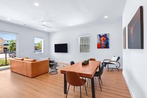 Pure Texas Poolside Oasis - Steps to Entertainment