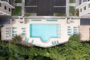 Riverfront Condo Minutes from Broadway