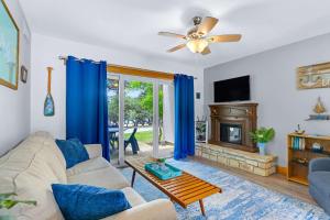 Charming Lakeside Condo - Moments to Lake Fun - 3hvězdičkové hotely ve městě Canyon Lake