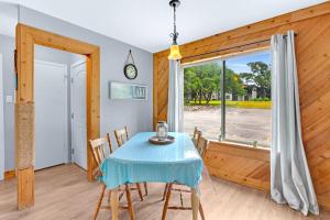 Charming Lakeside Condo - Moments to Lake Fun