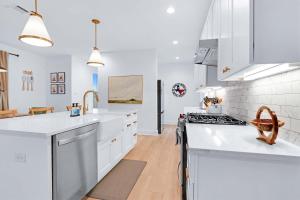 Chic Modern Farm Haus - Minutes to Everything