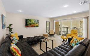 Enchanting Iris - Close to Beach