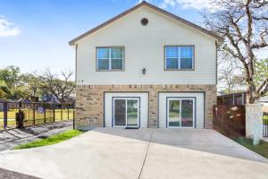 Spacious Retreat & Game Room - Sleeps 8