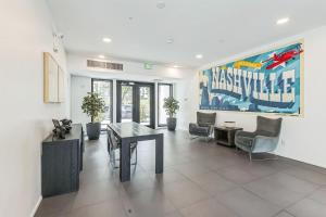 Trendy Apt for 8 in Highly Walkable Neighborhood
