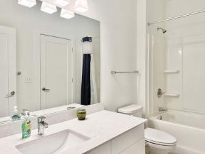 Spacious 2B2B Condo in ATL Free Street Parking 525Pkwy220