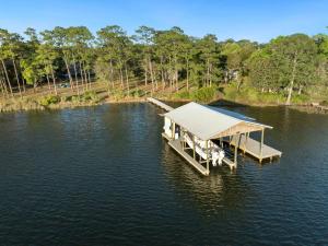 Secluded Waterfront Retreat for 23 - Dock Pets OK