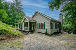 Lakefront Home with Private Dock - in Jasper GA