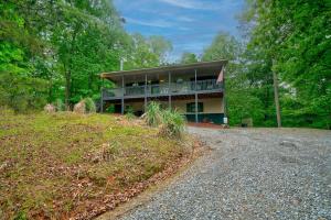 Pet-Friendly escape in Ellijay Private Hot Tub