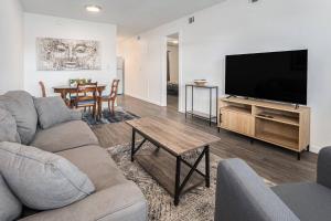 Cozy 2BR Entire Flat Near Downtown