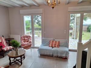 Les pieds dans leau en famille