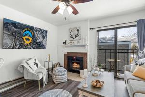 Cozy PC Condo - Top Floor Studio