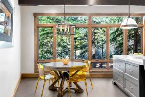 Golden Park City Getaway - Private Hot Tub Home Theater