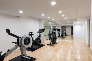 Golden Park City Getaway - Private Hot Tub Home Theater