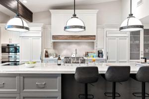 Golden Park City Getaway - Private Hot Tub Home Theater