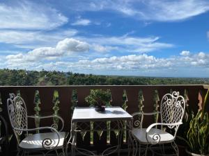 Crosswinds 1BR Suite, 50"QLED TV, BIG Balcony View