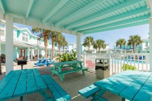 Resort Pool & Pet Friendly - Sleeps 9