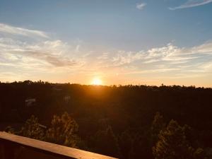 Crosswinds 1BR Suite, 50"QLED TV, BIG Balcony View