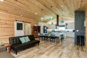 Delightful 3 Bedroom - Pets Monthly Rates