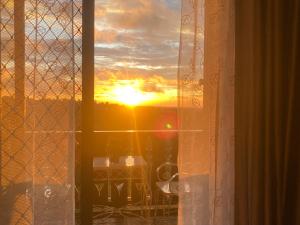 Crosswinds 1BR Suite, 50"QLED TV, BIG Balcony View