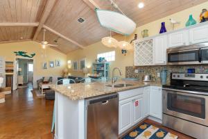 Mango Bungalow - Sleeps 8 2 Community Pools