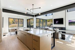 Walk to Ski-Lift - Canyons Village Center Sleeps 13