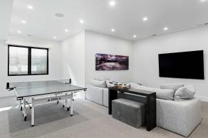 Walk to Ski-Lift - Canyons Village Center Sleeps 13