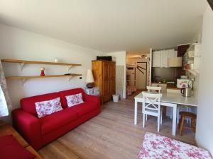 Studio skis aux pieds Sud, balcon, parking privé - FR-1-445-224