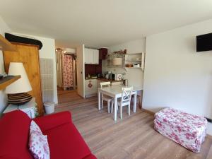 Studio skis aux pieds Sud, balcon, parking privé - FR-1-445-224