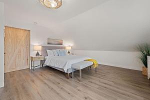 Ocean-View, Deck, Steps to Beach Dining and More