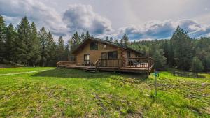 Larch Lodge - Secluded Cabin - 4hvězdičkové hotely ve městě Eureka