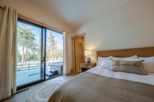 Wilderness Club Nest - Modern Cabin Retreat for 9 with Hot Tub