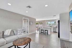 Sunshine Villa - with Private Pool