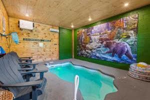 Modern Cabin with Pool Hot Tub Games & More