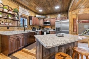 Cabin w Hot Tub & Game Room in the Smokys