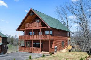 Mountain Retreat with Hot Tub & Games Sleeps 10