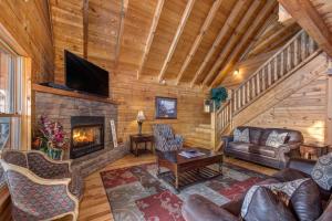 Cozy Log Cabin with Hot Tub & Game Room