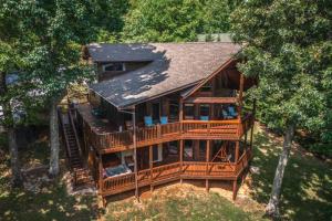 Treetop Paradise Private Game Room & Hot Tub