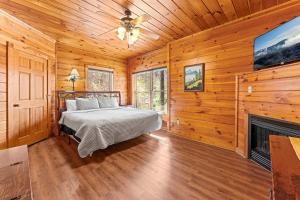 Cozy Cabin Stay for Family of 8 with Hot Tub & Game Room