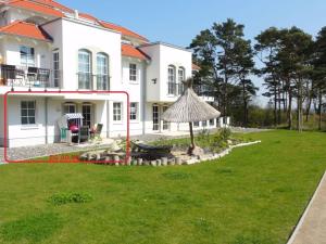 with south-facing terrace in the house sea view