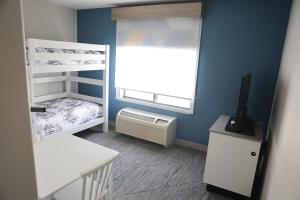 Holiday Inn Express & Suites Douglas by IHG