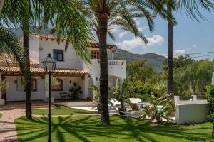 Villa Enri Villa y Casita con Piscina y Jacuzzi