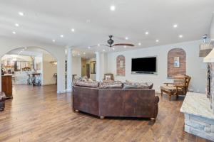 Broadmoor Retreat Luxe European Style Hot Tub